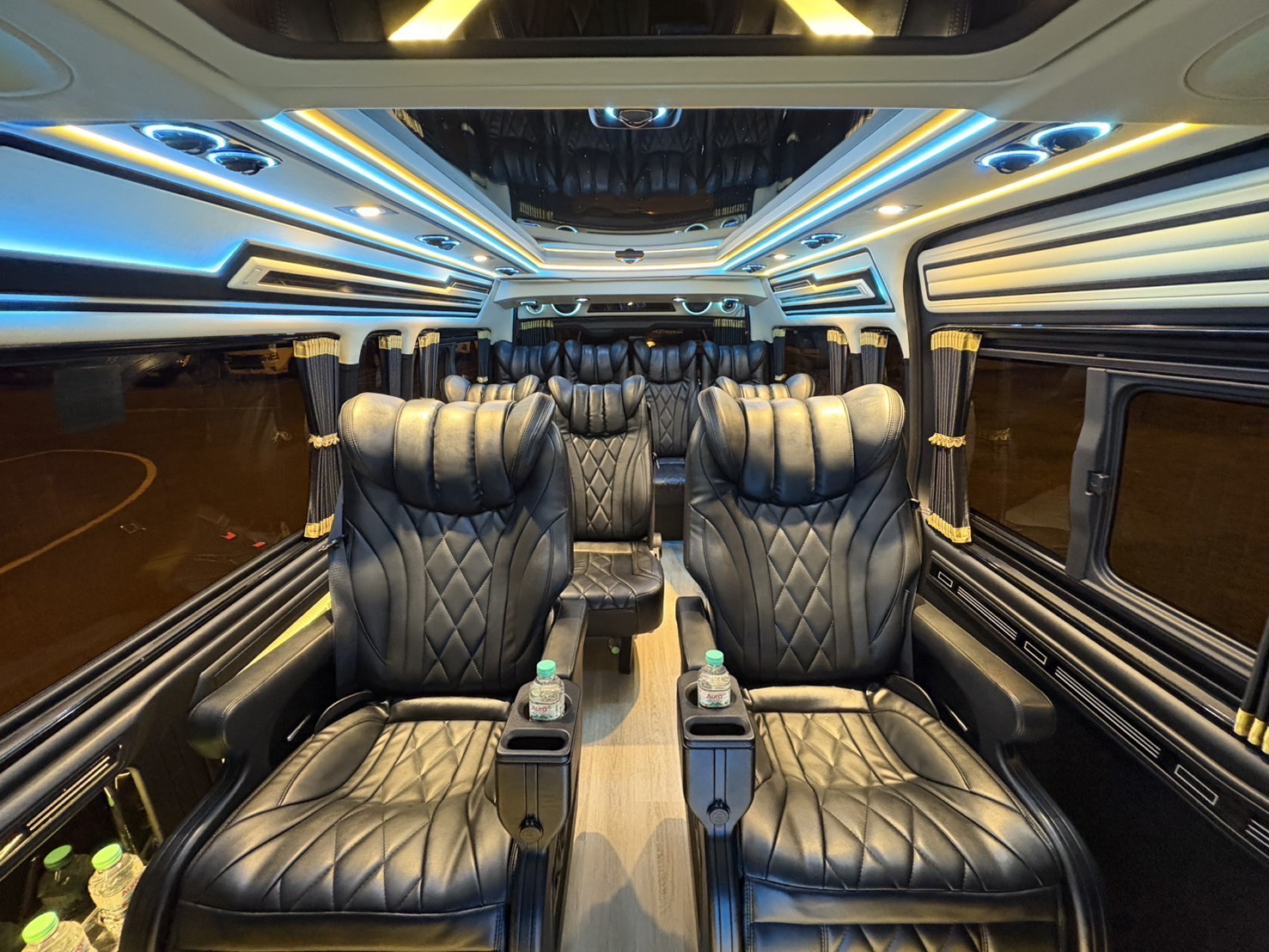 รถตู้เช่านครพนม VIP Image 1