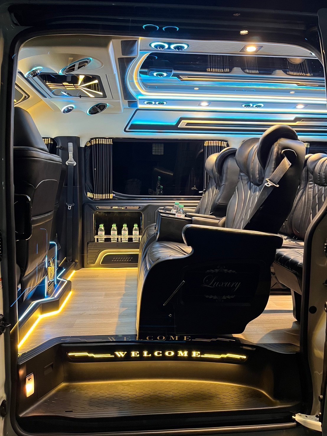 รถตู้เช่านครพนม VIP Image 2