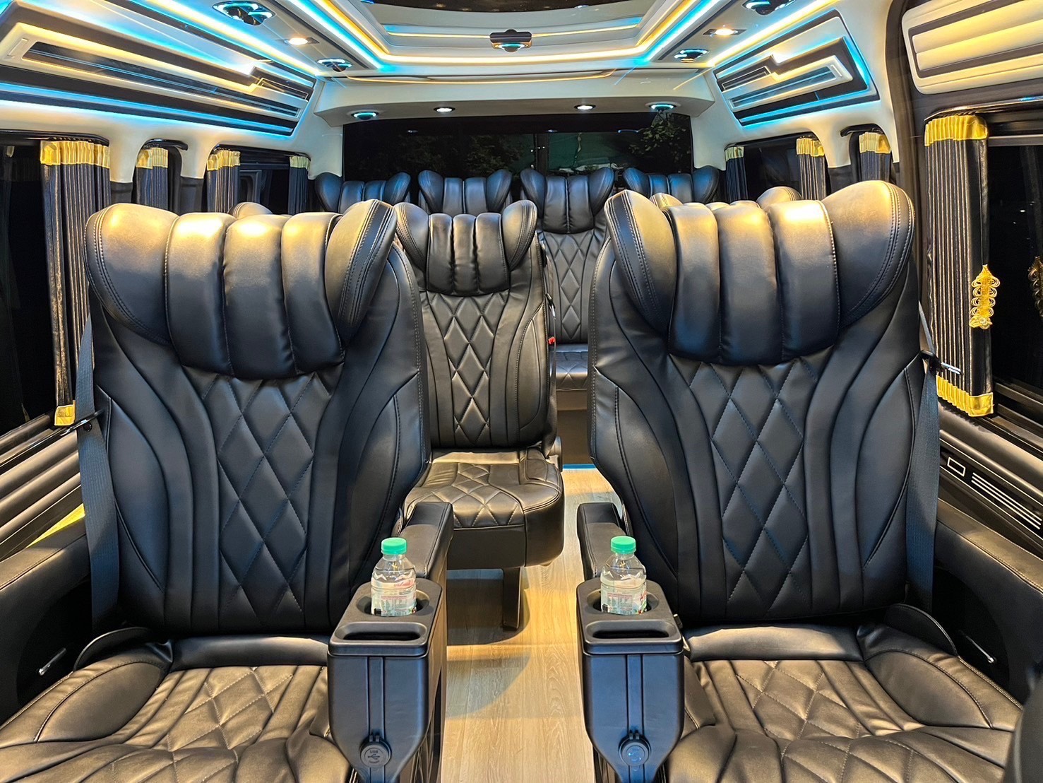 รถตู้เช่านครพนม VIP Image 3