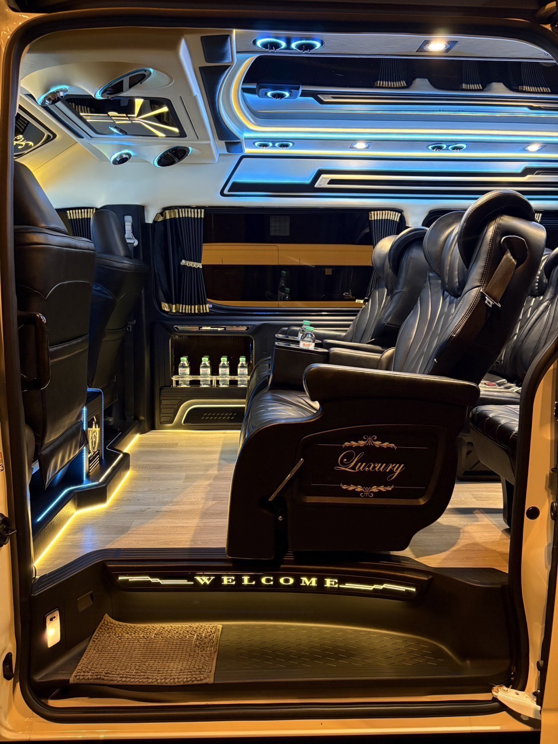 รถตู้เช่านครพนม VIP Image 4