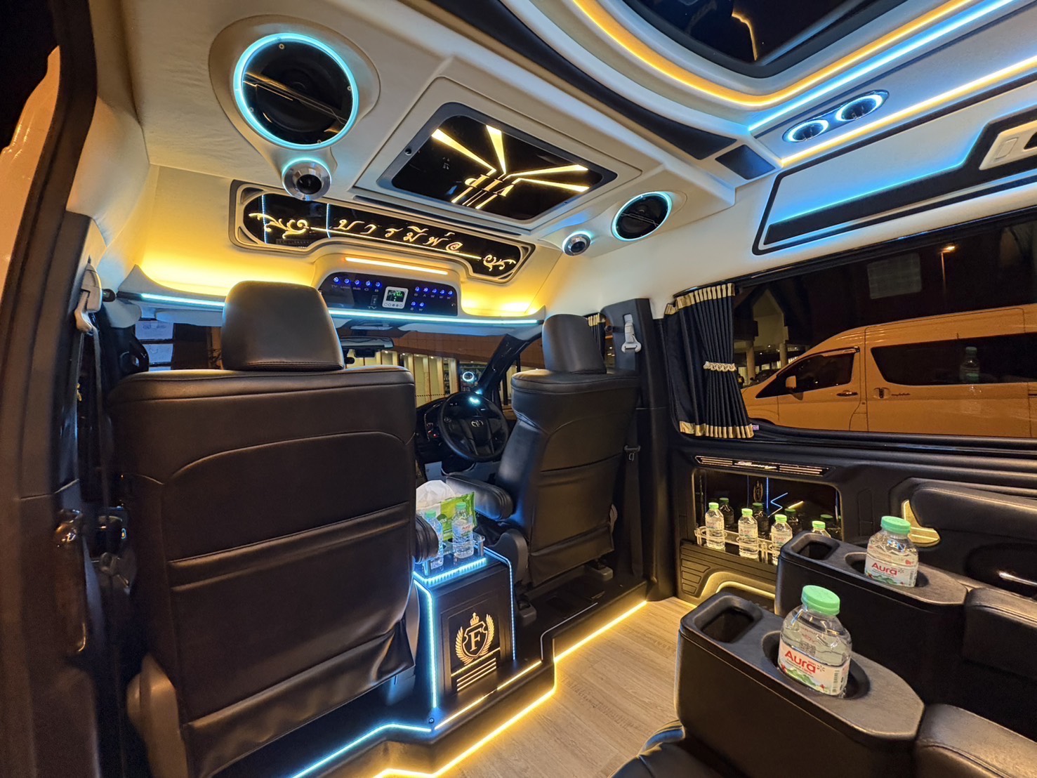 รถตู้เช่านครพนม VIP Image 5